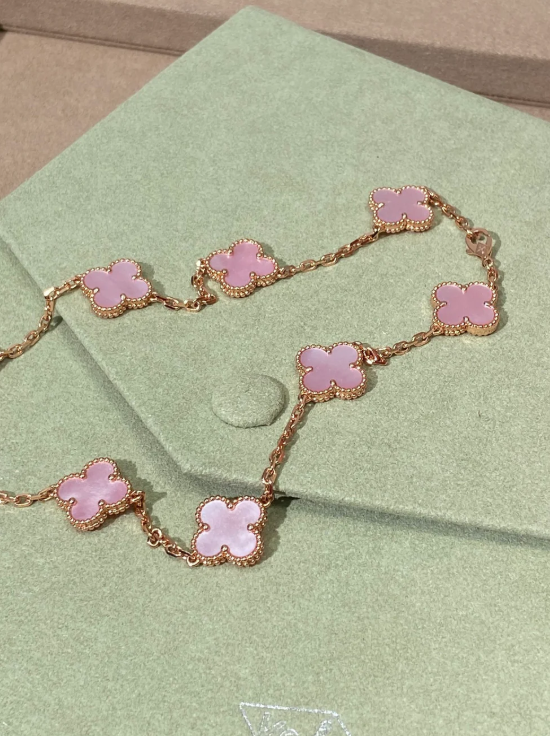 [⭐Glow Jewellery] Pink Necklace with Ten Clover Designs