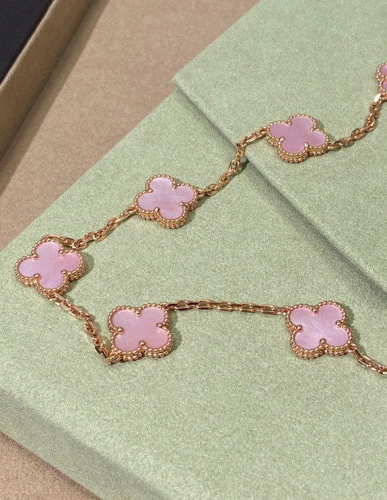 [⭐Glow Jewellery] Pink Necklace with Ten Clover Designs