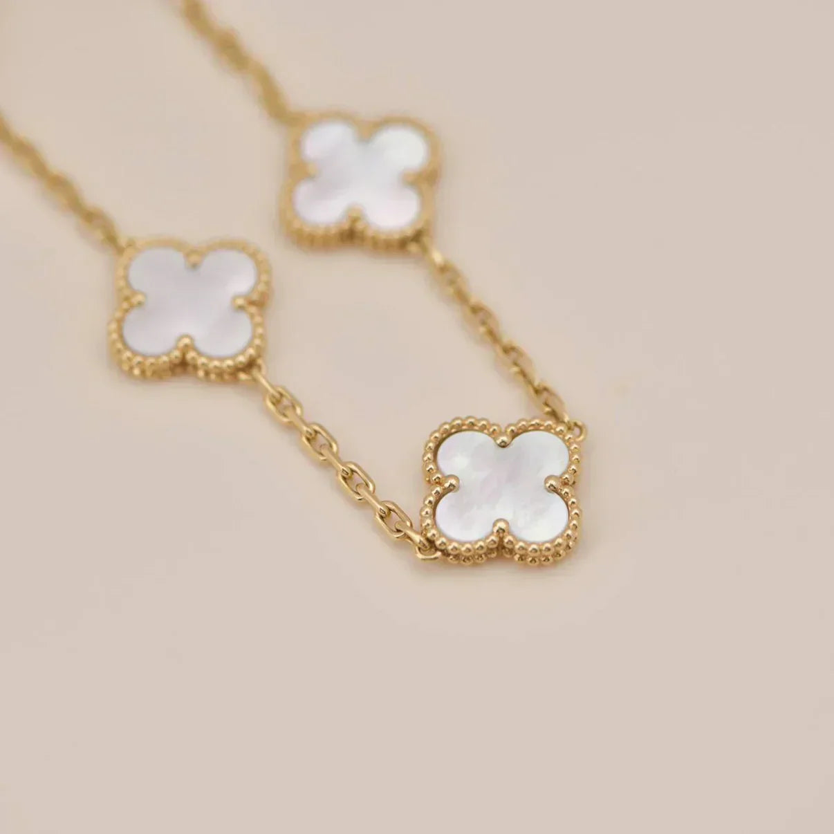 [⭐Glow]CLOVER WHITE PEARL MOP 5 MOTIF BRACELET COLLECTION
