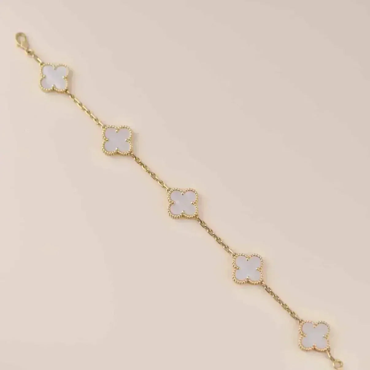 [⭐Glow]CLOVER WHITE PEARL MOP 5 MOTIF BRACELET COLLECTION