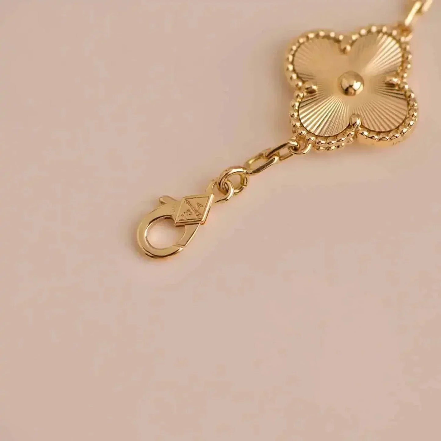[⭐Glow] CLOVER 5 MOTIF LASER BRACELET COLLECTION
