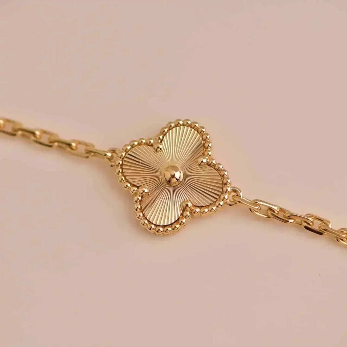 [⭐Glow] CLOVER 5 MOTIF LASER BRACELET COLLECTION