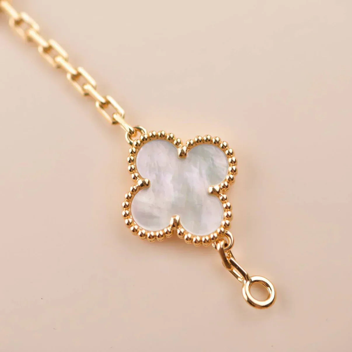 [⭐Glow]CLOVER WHITE PEARL MOP 5 MOTIF BRACELET COLLECTION