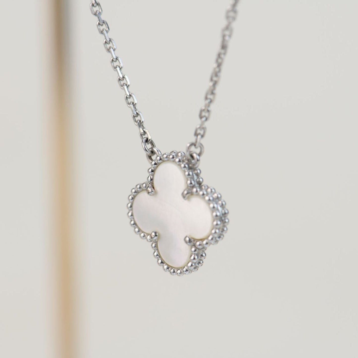 [⭐Glow]CLOVER  15MM WHITE MOTHER-OF-PEARL SILVER
