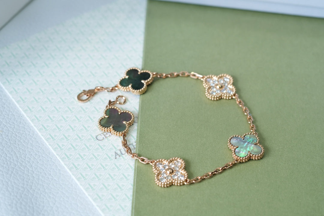 [⭐Glow] CLOVER 5 MOTIF GRAY MOP BRACELET COLLECTION