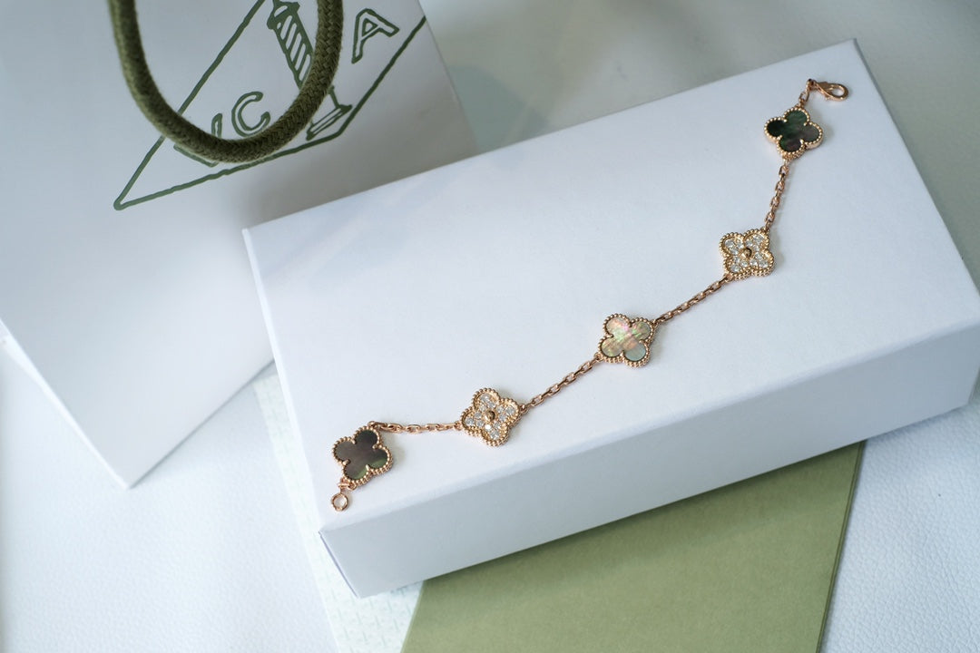 [⭐Glow] CLOVER 5 MOTIF GRAY MOP BRACELET COLLECTION