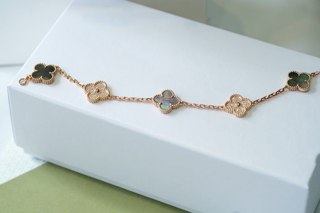 [⭐Glow] CLOVER 5 MOTIF GRAY MOP BRACELET COLLECTION
