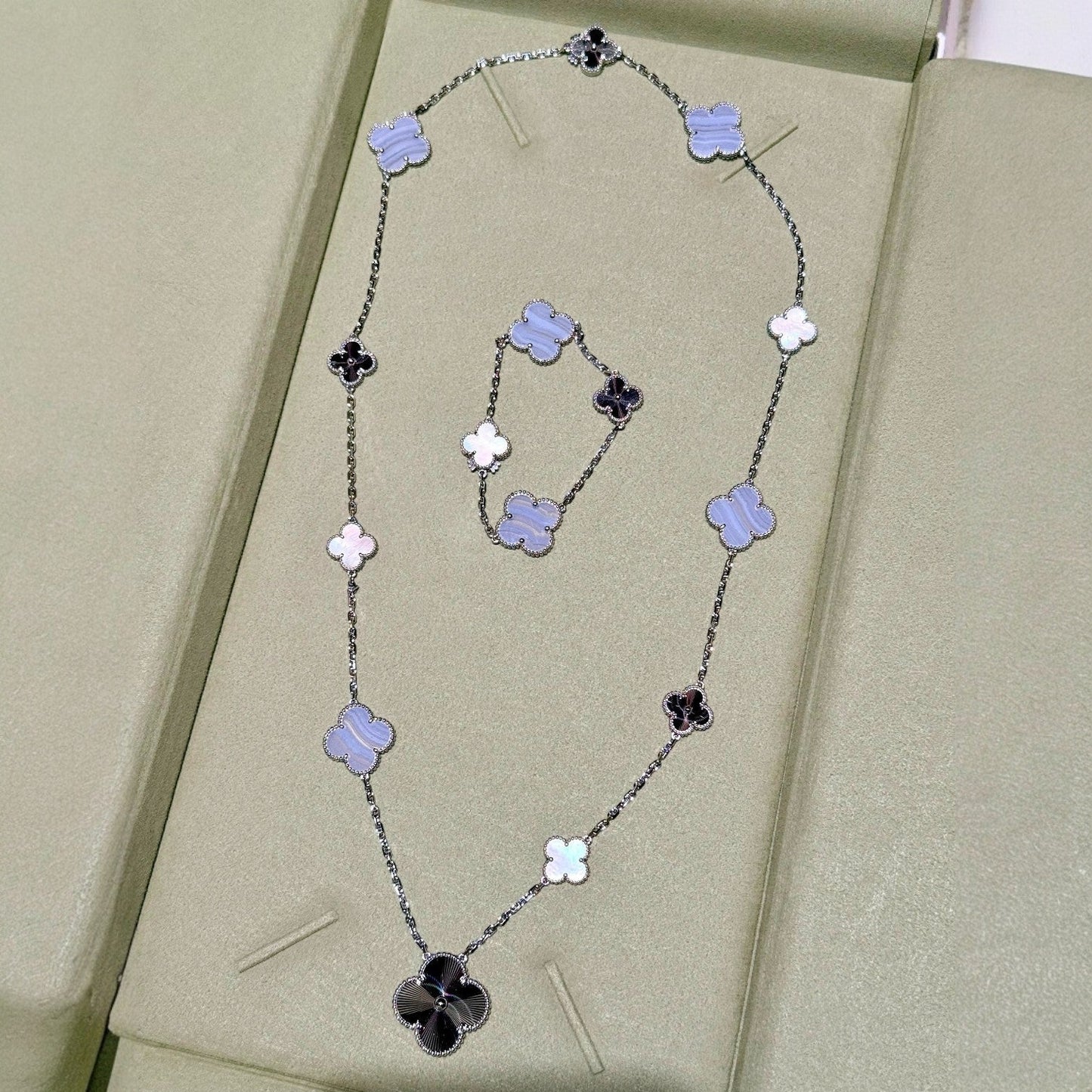 [⭐Glow]DETACHABLE CLOVER 15(11+4) FLOWER SILVER NECKLACE SET