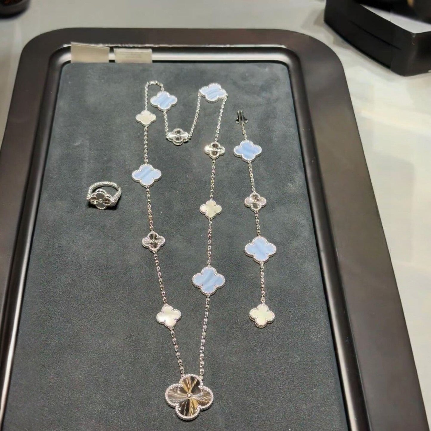 [⭐Glow]DETACHABLE CLOVER 15(11+4) FLOWER SILVER NECKLACE SET
