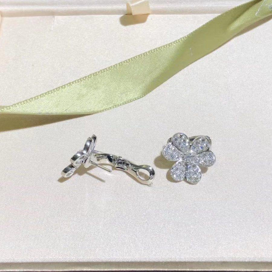 [⭐Glow]FRIVOLE SILVER FLOWER DIAMOND EARRINGS