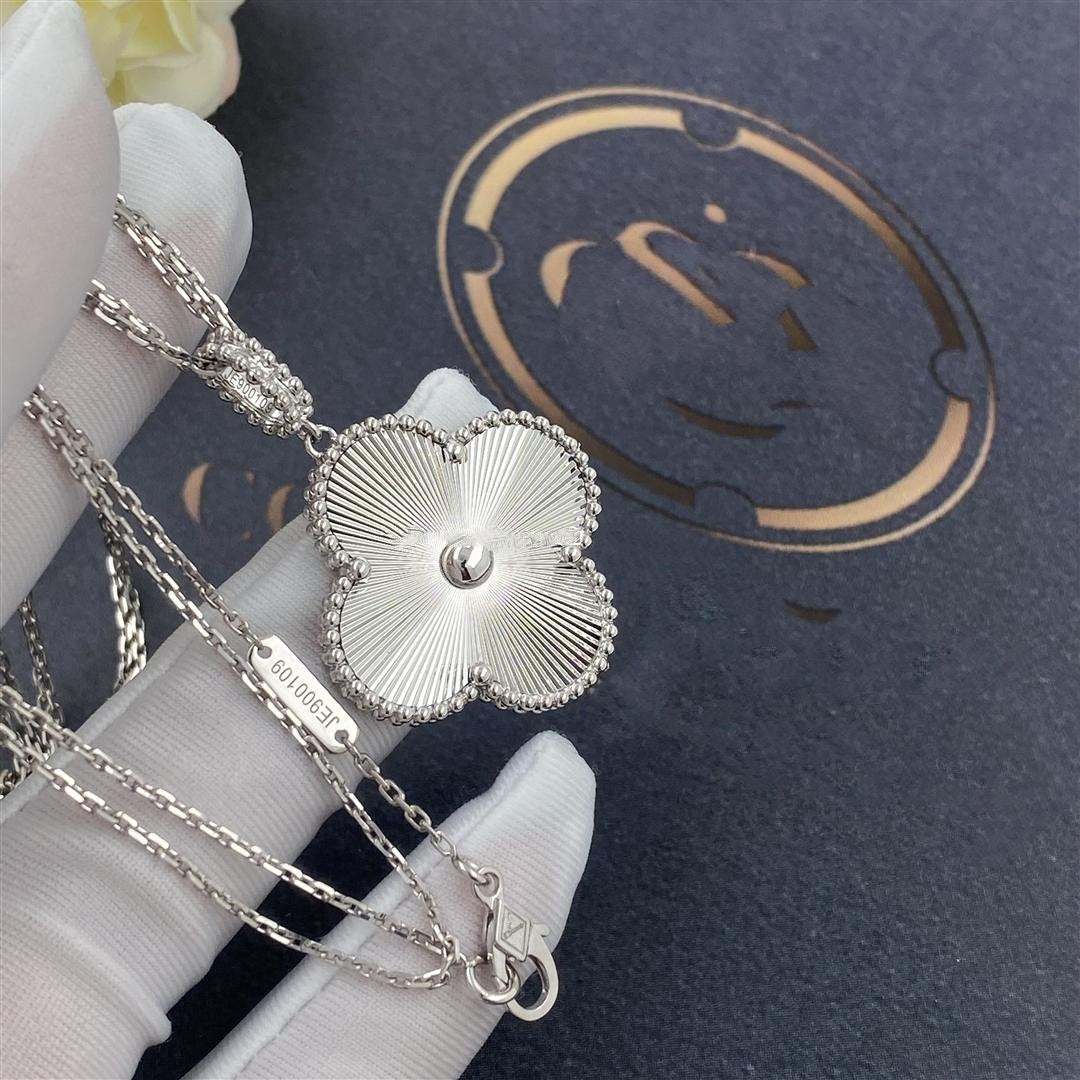 [⭐Glow]CLOVER 25MM SILVER BIG CLOVER NECKLACE