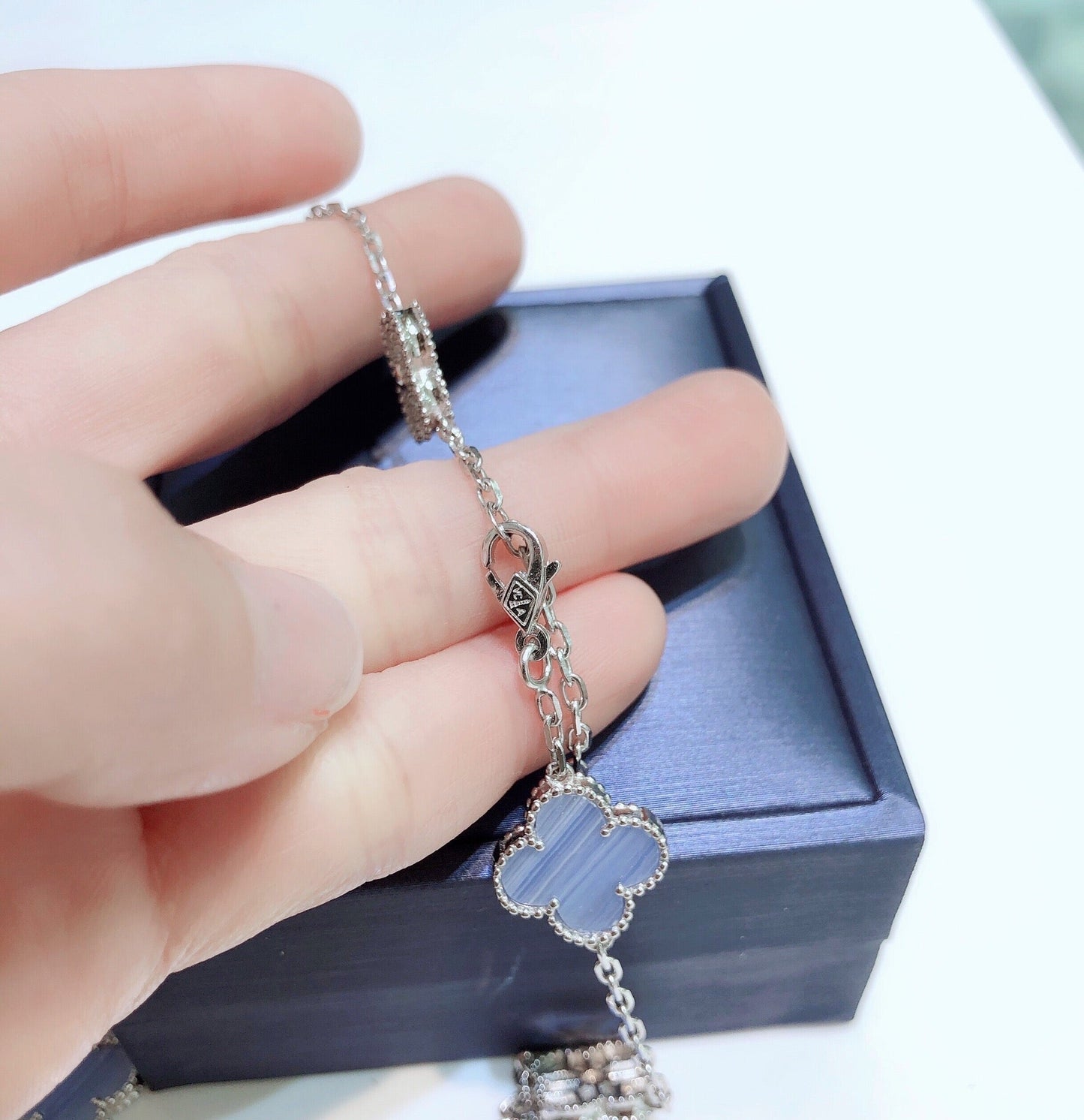 [⭐Glow]CLOVER 10 MOTIFS CHALCEDONY DIAMONDS SILVER NECKLACE