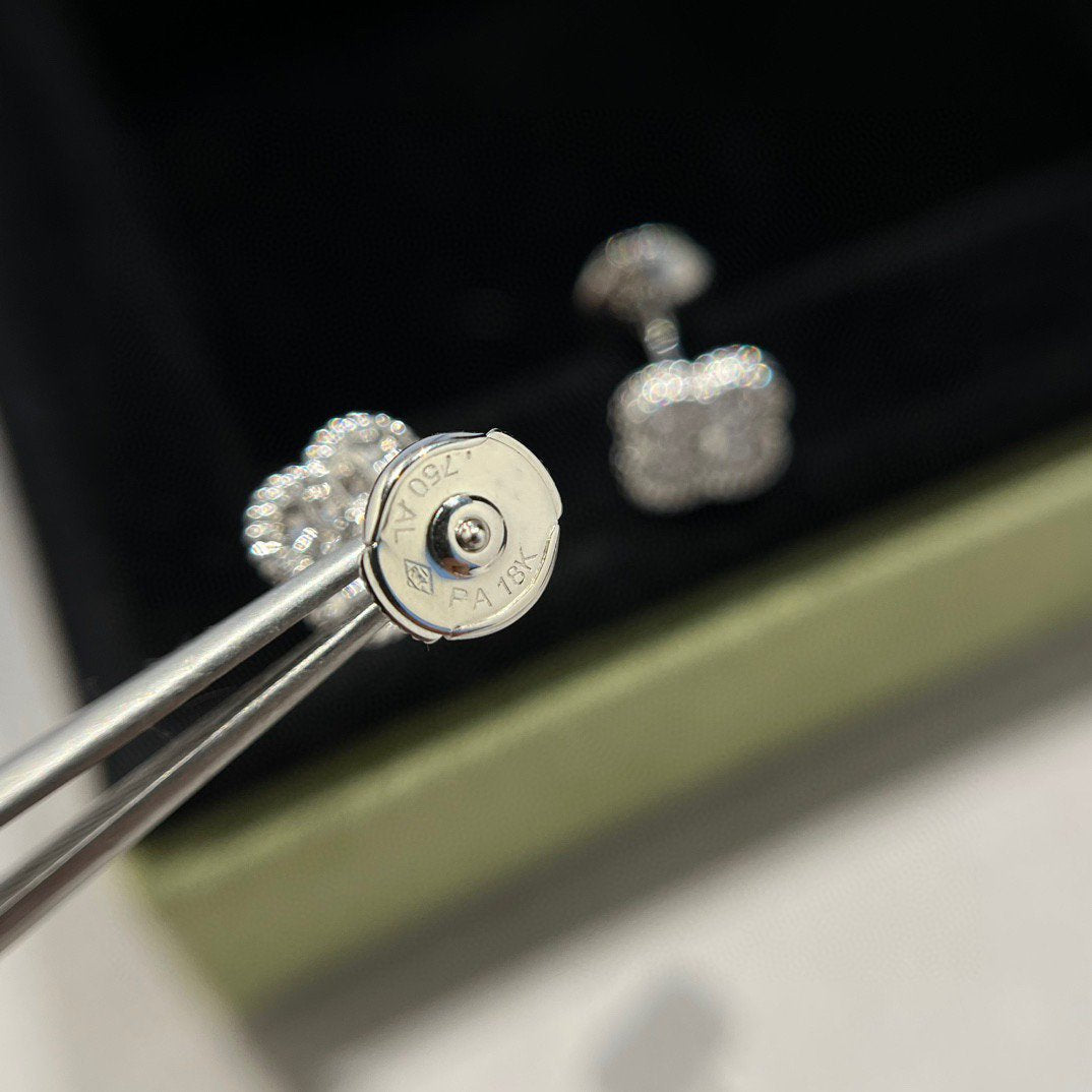 [⭐Glow]CLOVER MINI DIAMOND STUD EARRINGS