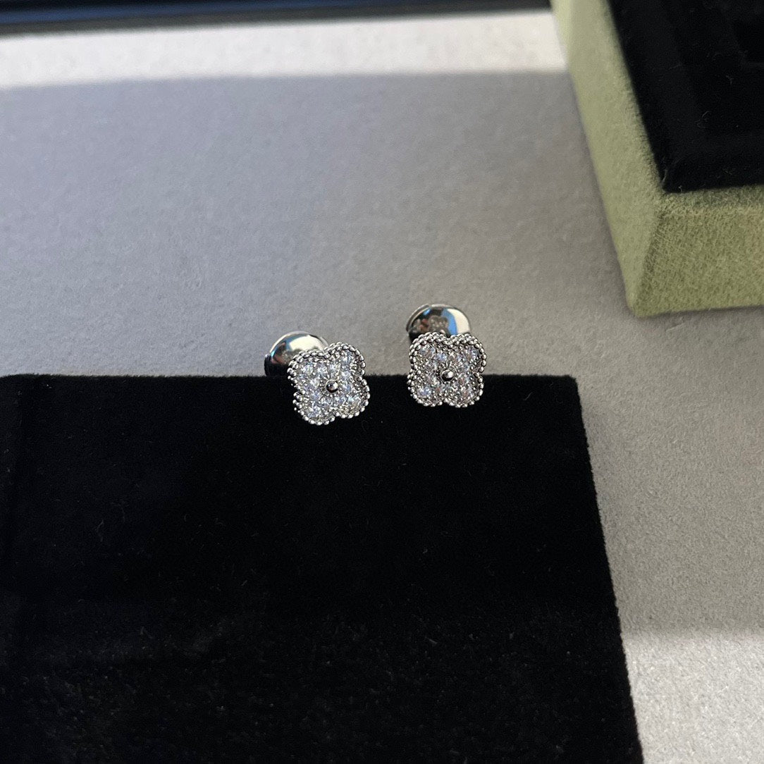 [⭐Glow]CLOVER MINI DIAMOND STUD EARRINGS