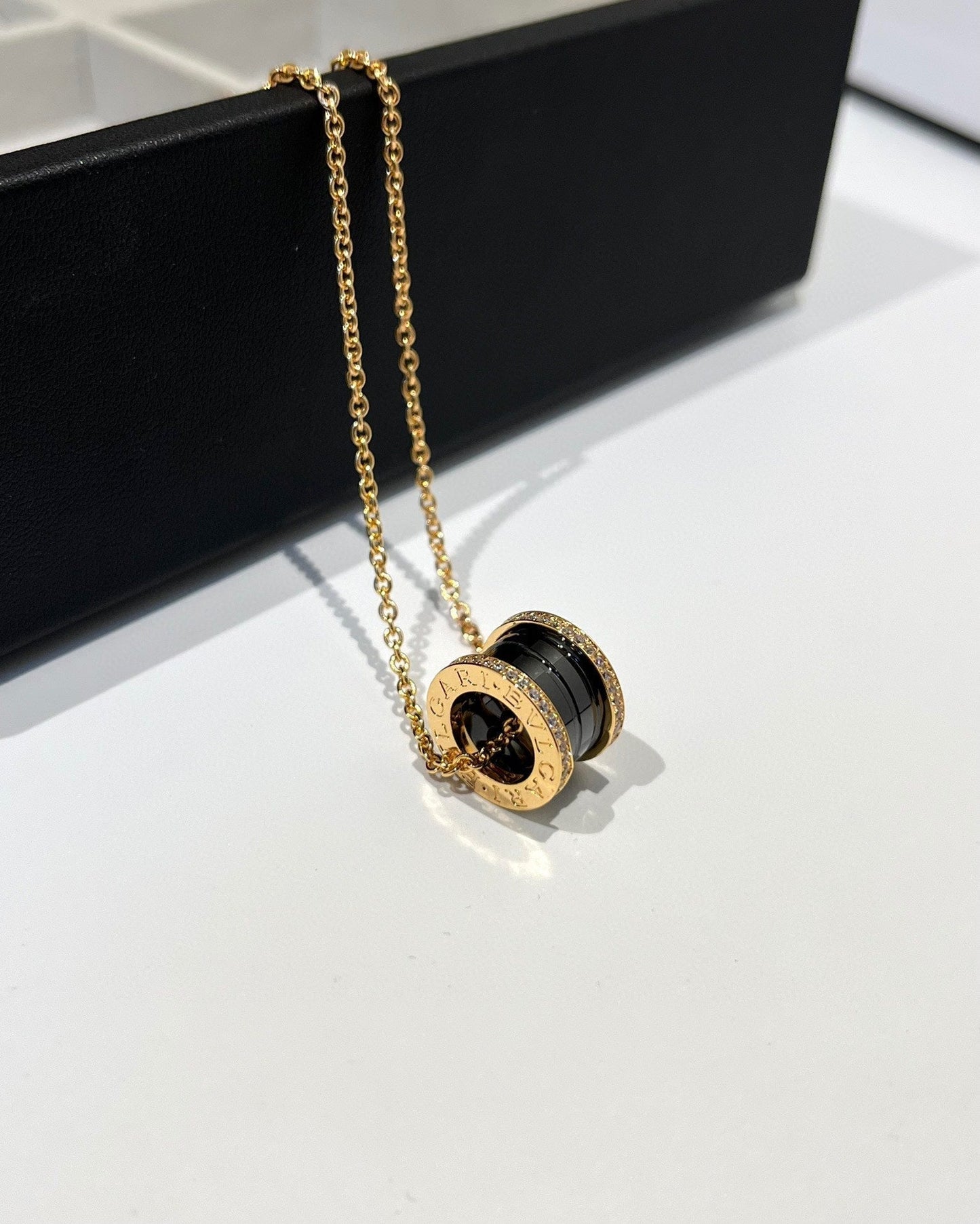 [⭐Glow]ZERO 1 BLACK CERAMIC DIAMOND PINK GOLD NECKLACE