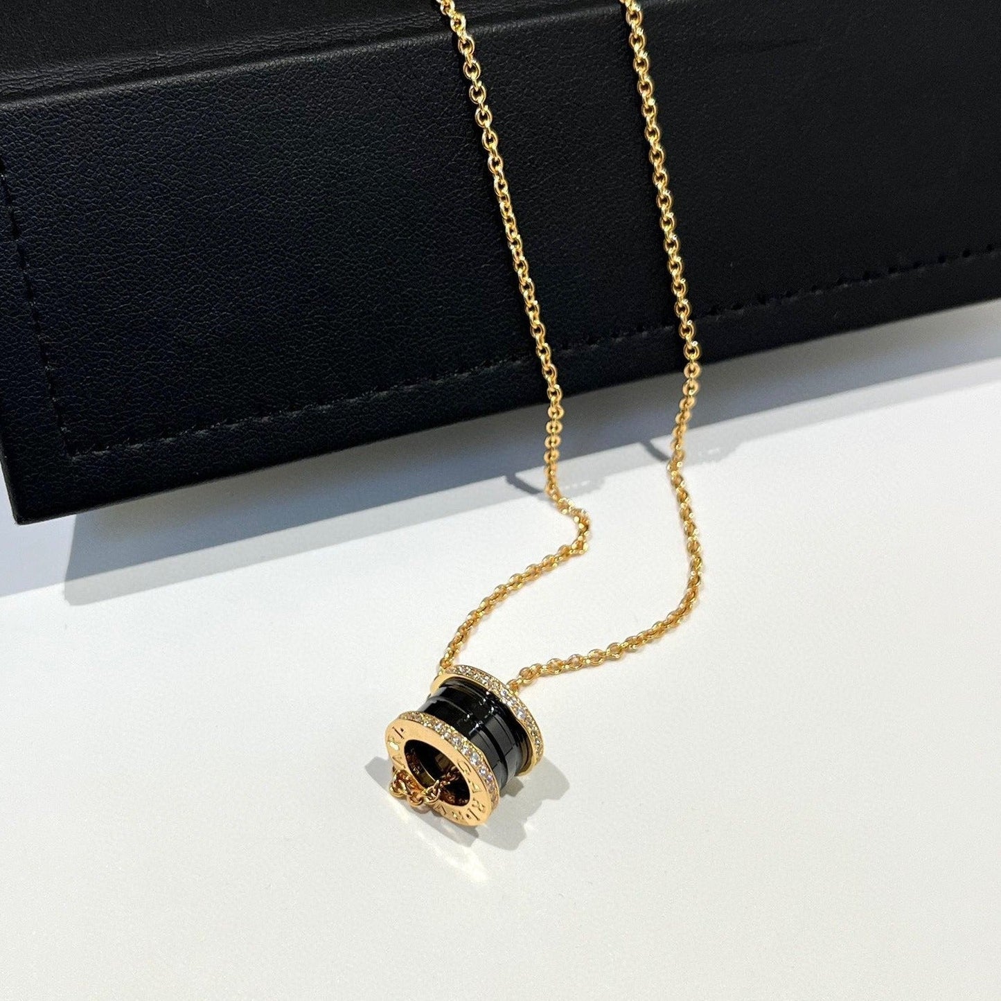 [⭐Glow]ZERO 1 BLACK CERAMIC DIAMOND PINK GOLD NECKLACE