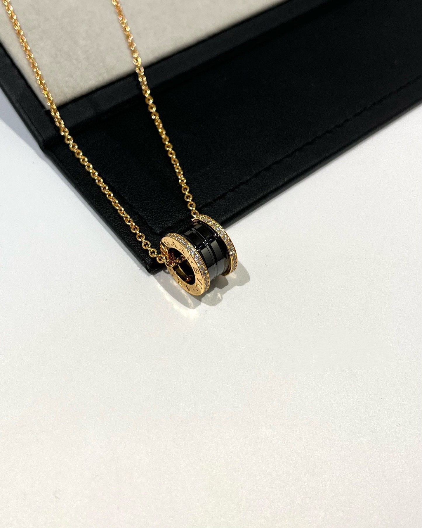 [⭐Glow]ZERO 1 BLACK CERAMIC DIAMOND PINK GOLD NECKLACE
