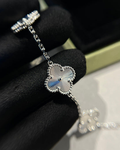 [⭐Glow] CLOVER 5 MOTIF LASER BRACELET COLLECTION