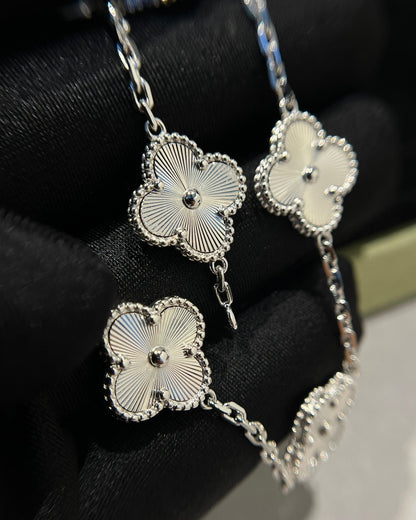 [⭐Glow] CLOVER 5 MOTIF LASER BRACELET COLLECTION