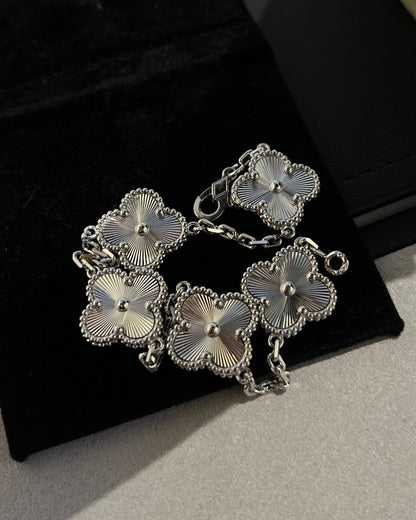 [⭐Glow] CLOVER 5 MOTIF LASER BRACELET COLLECTION