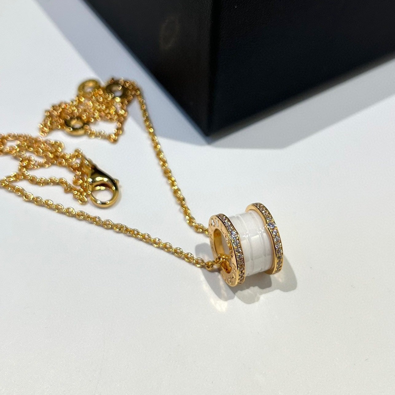 [⭐Glow]ZERO 1 WHITE CERAMIC DIAMOND PINK GOLD NECKLACE